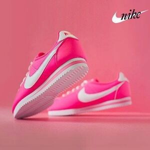 $80 NIKE CORTEZ (GS) 6Y / 7.5W (RARE) VIVID PINK NIB Never Worn. 100% AUTHENTIC